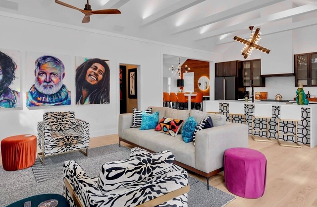 **BOHEMIA @ OLD TOWN** Fully Renovated Home & Pool + LAST KEY SERVICES...