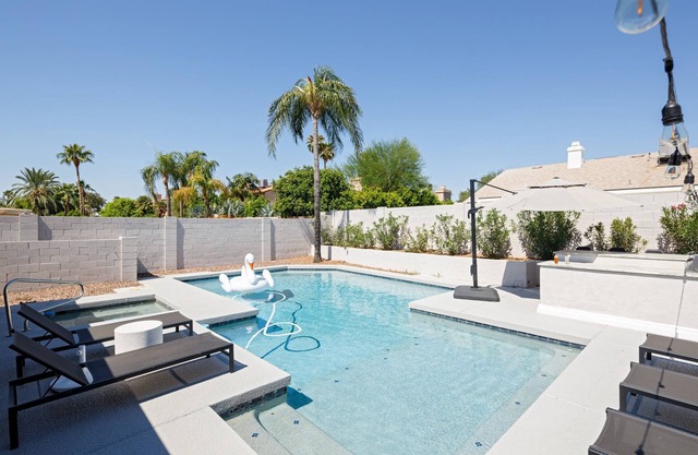 Bohemian Resort- Pool Heat Available - Golf & Games!