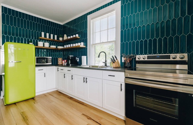 Boho Bliss |2 Bd/1Bth Top Floor Unit | King Beds | 5 Min. Walk to Winthrop