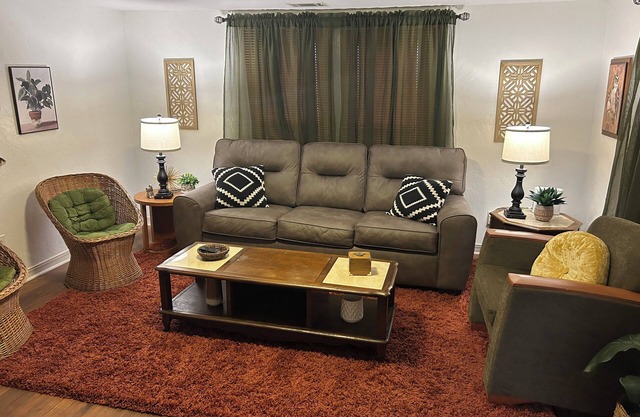 Charming 2-bedroom house with AC, WiFi in delightful Fort Smith