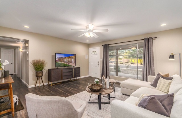 Cal King Modern Scottsdale Oasis