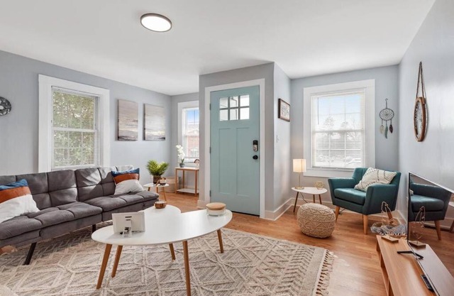BOHO BUNGALOW - STEPS FROM HISTORIC DOWNTOWN APEX