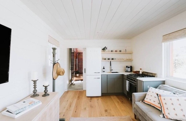 BoHo Bungalow Steps from Beach! 30+ Day Stays Only