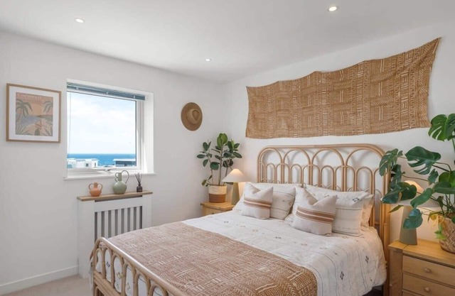 Boho-Chic Apartment w/ Sea Views & Parking