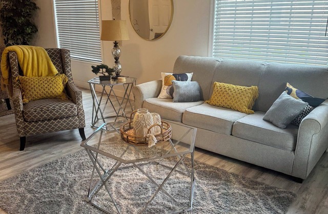 Boho chic modern 1-bedroom cottage with AC, WiFi in the heart of West Ocean City