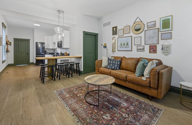 BoHo Townhome|Near the River|5 Min to Spooky Nook