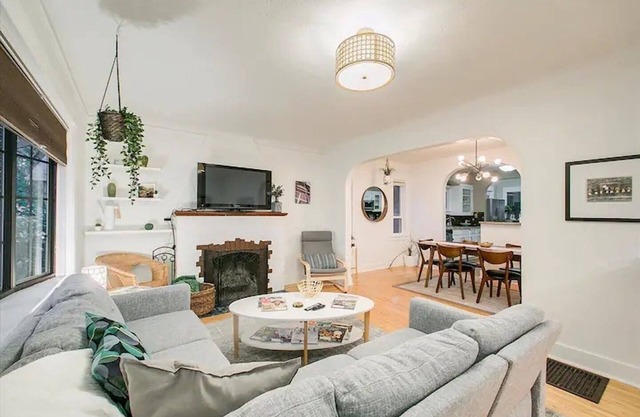 Boise-Westend-hot tub-Central location 4 bedrooms