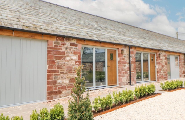 BOLTON COTTAGE, pet friendly in Appleby-In-Westmorland