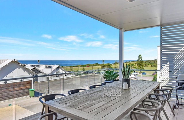 Bombora Beach House at Caves Beach Villas