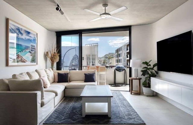 Bondi Beach Premium 2 bed Apt | Views | Parking