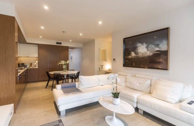 Bondi Beach Spacious Lux apmnt + Balcony/Parking