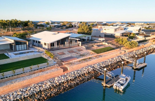 Bonefish - Marina house with a jetty and a viewing platform!