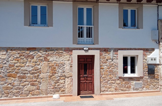 Bonita Casa en el Pueblo de Luces a un Paso del mar y la Montaña