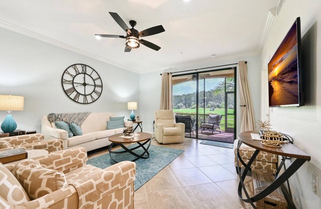 Bonita National Golf & Country Club: 2 bed/2 bath + den. Resort amenities.