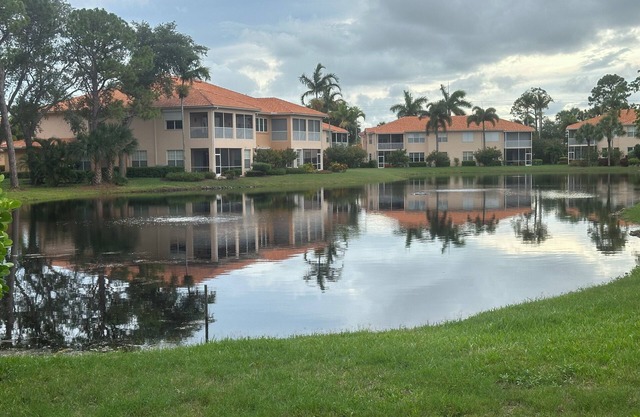 Bonita Springs 2Bed 2Bath condo in adorable Spanish Wells 3 miles to Beach