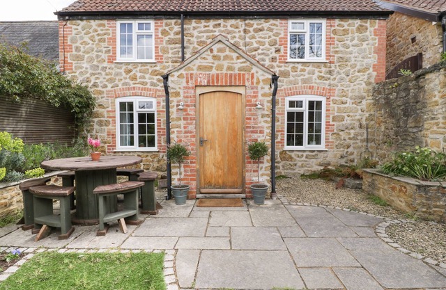 BONNINGS COTTAGE, pet friendly, with open fire in Barrington