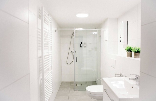 Spacious. modern apartment with fully equipped kitchen, AC & parking space