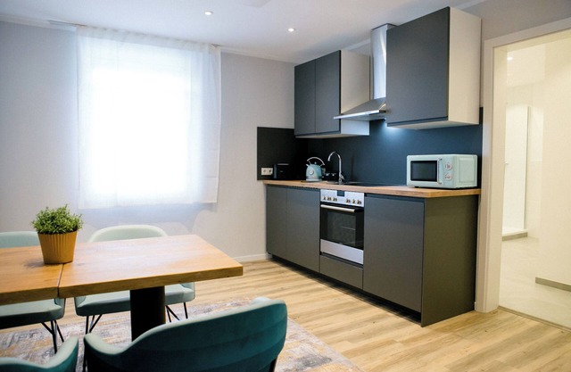#5 Cozy, centrally located apartment with air conditioning, kitchen and parking space