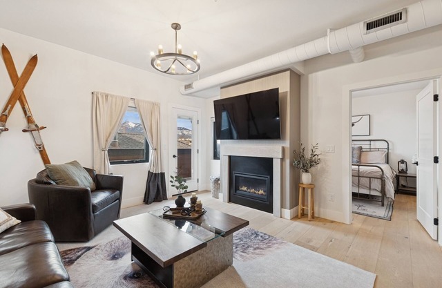 Book for Summer! Luxury pet friendly condo in downtown Whitefish, by restaurants, shops and more!