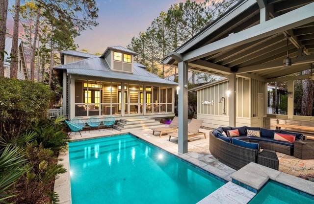 Book Now for Summer Stays! Private Pool and Sitting Spa! Community Amenities! 4 Adult Bikes!