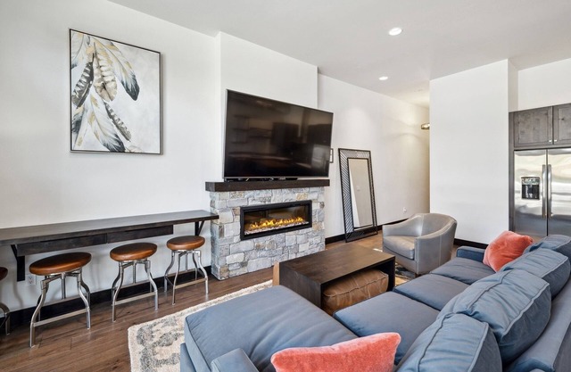 Book Now for Summer! Pet friendly condo in the heart of Downtown Whitefish!