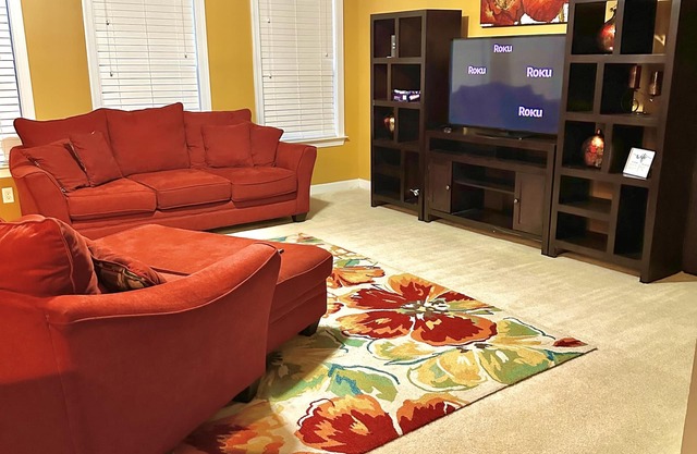 Spacious and Comfy 4 Bedroom Home in University-FREE parking and WiFi.