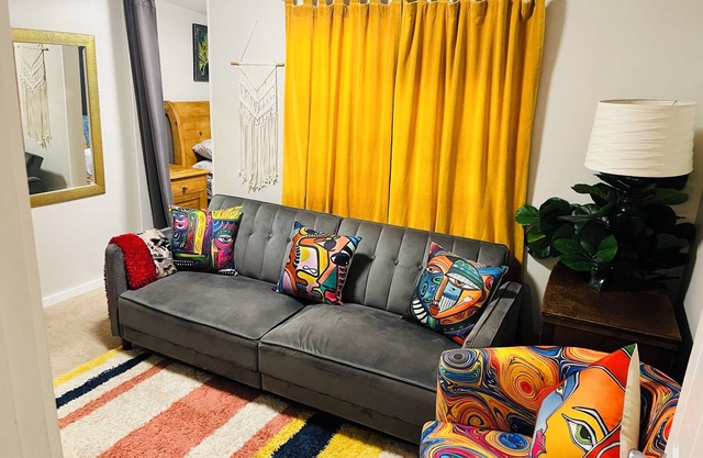 Book one week or more and get 10% discount Stylish 2 BR Suite in West Seattle!