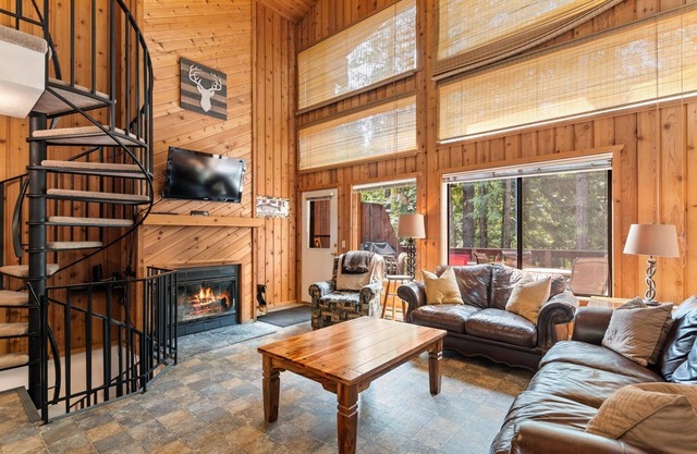 Book Today for Summer! Lovely Home with Indoor/Outdoor Pool Access, Hot Tub, Tennis Courts, & mo