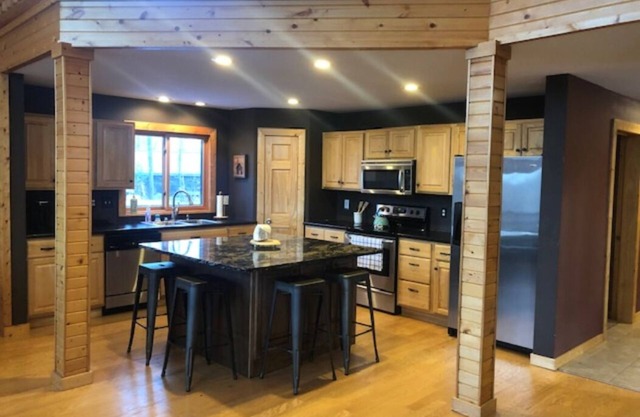Escapade d'hiver en chalet - Sentiers de motoneige, ski de fond, pêche blanche!