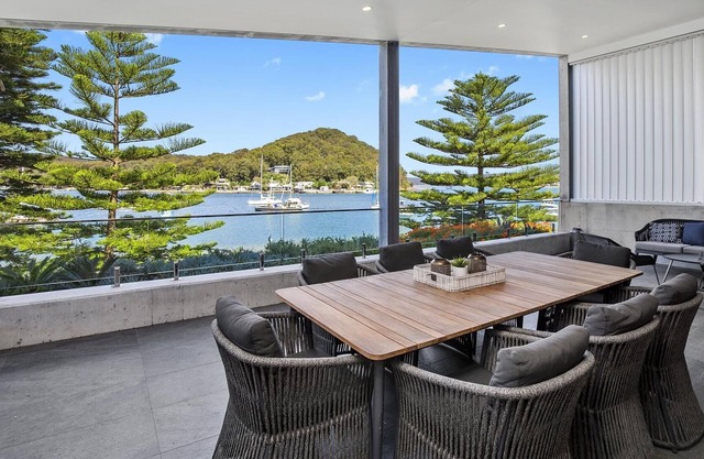 Booker Seaside - Luxury top level waterfront villa
