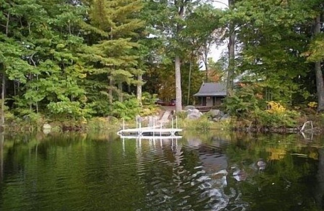 Réservation pour 2019 au bord du lac, privé, chiens, canoë et maintenant 2 kayaks
