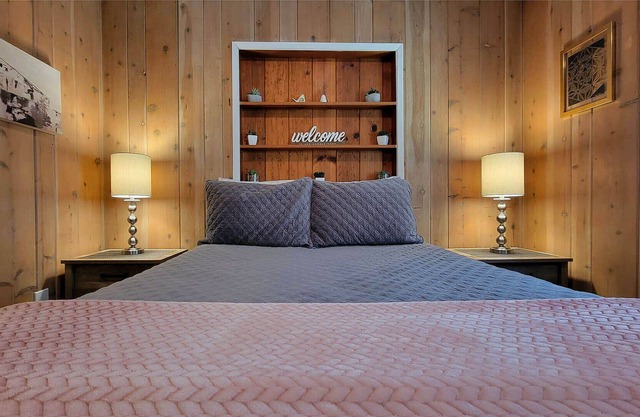 Rustic Rogue Cottage ~ Vues privées de Table Rock