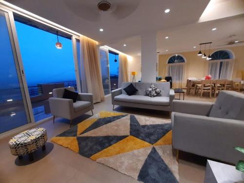 Boom Party Villa