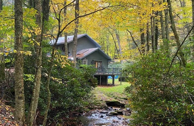 Boone Cottage w/ Fire Pit & On-Site Creek!