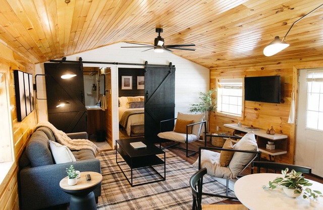 Boone's Bluff RRG- HUMBLE COZY STAY w/ Firepit