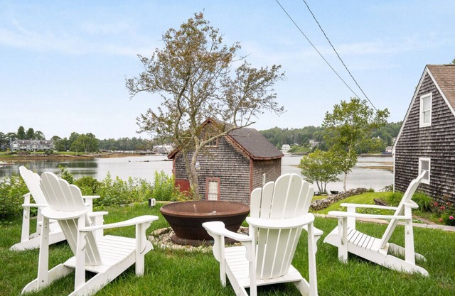 Nouvelle liste! Magnifique Cottage Downtown Boothbay Harbor donnant sur Mill Cove