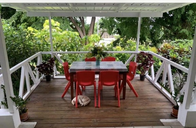 Bora Red Hibiscus Lodge