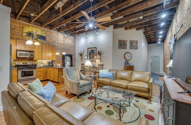 Bordertown Loft 2BR-situé au coeur du centre-ville de Bristol!