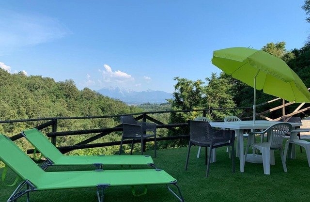 Hébergement Il Borgo Di Tresana pouvant accueillir 10 personnes. Vue spectaculaire