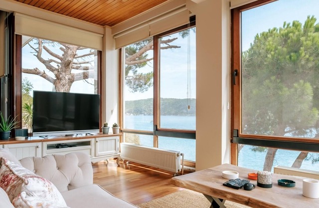 Bosphorus View House with Garden 5 min to Coast