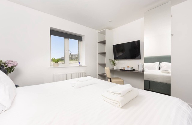 Boswedden, B&B - a hotel room that sleeps 2 guests in 1 bedroom
