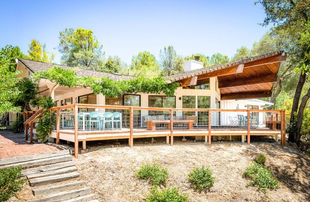 BottleRock Farm:150ac Resort, Alpacas,Lake,Hot Tub