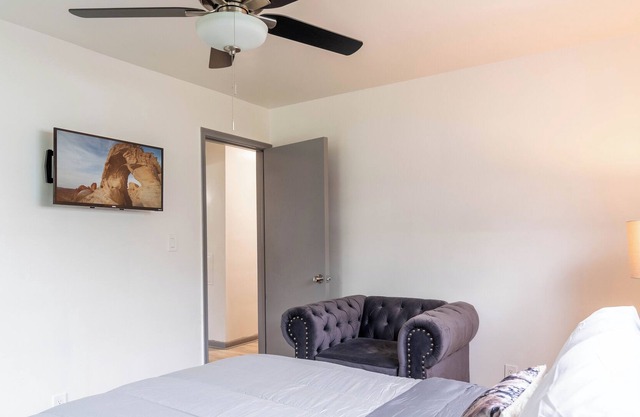 Bougie 3qB Bungalow! long stays welcome n10mins/Downtown Detroit -pet friendly n