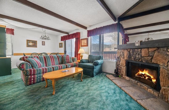 Boulder Bay Chalet Condo - Mountain charm condo with lake view and WIFI!