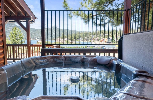 Boulder Bay Park au bord du lac - 3BR / 2BA / Jacuzzi / WiFi / Vue sur le lac / 2 heures de location de vélo / kayak gratuites
