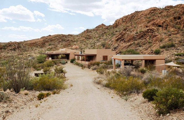 Boulder Ridge Ranch: Luxury lodging for up to six
