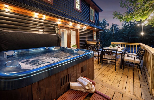 Bourbon Country Cabin - Game Room, Fire Pit, and Hot Tub!