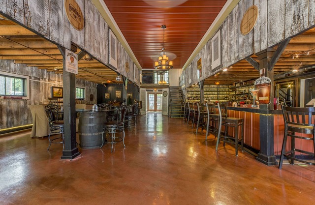 Bourbon Manor B&B
