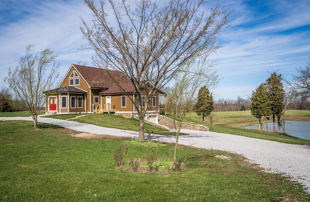 Maison spacieuse avec lac privé et écuries