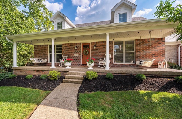 Derby + Bourbon Trail Getaway on Quiet Cul-de-sac - minutes from I-71 - Sleeps 8